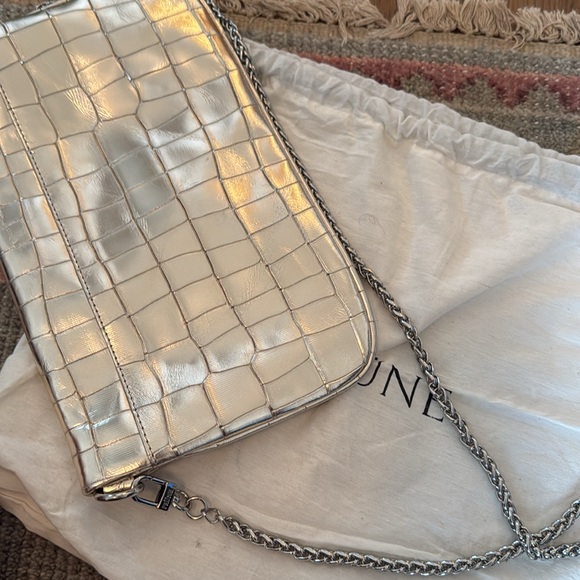 Prune - Gold Metallic Clutch / Removable silver chain - Picture 7 of 8